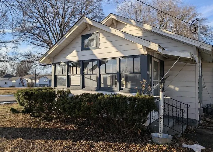 2 Bed/1 Bath In The Center Of Town