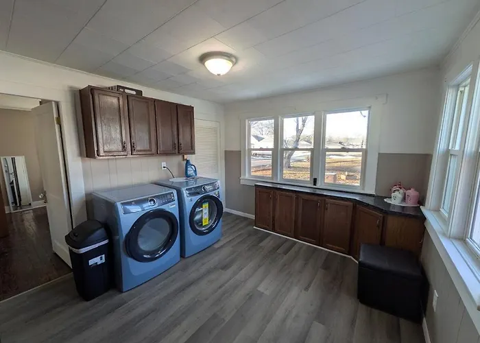 Дом отдыха 2 Bed/1 Bath In The Center Of Town