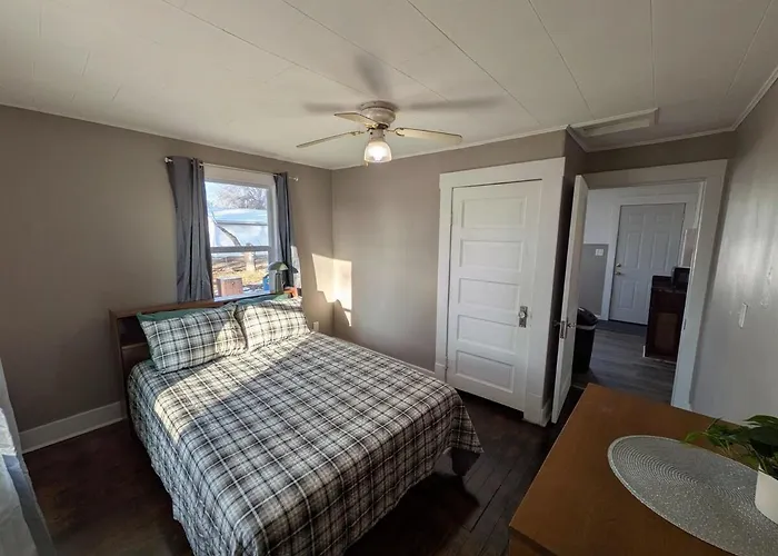 2 Bed/1 Bath In The Center Of Town Дом отдыха