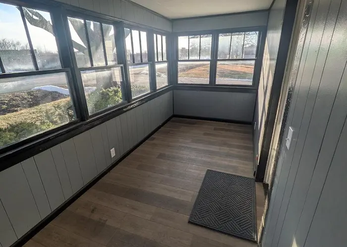 2 Bed/1 Bath In The Center Of Town Дом отдыха